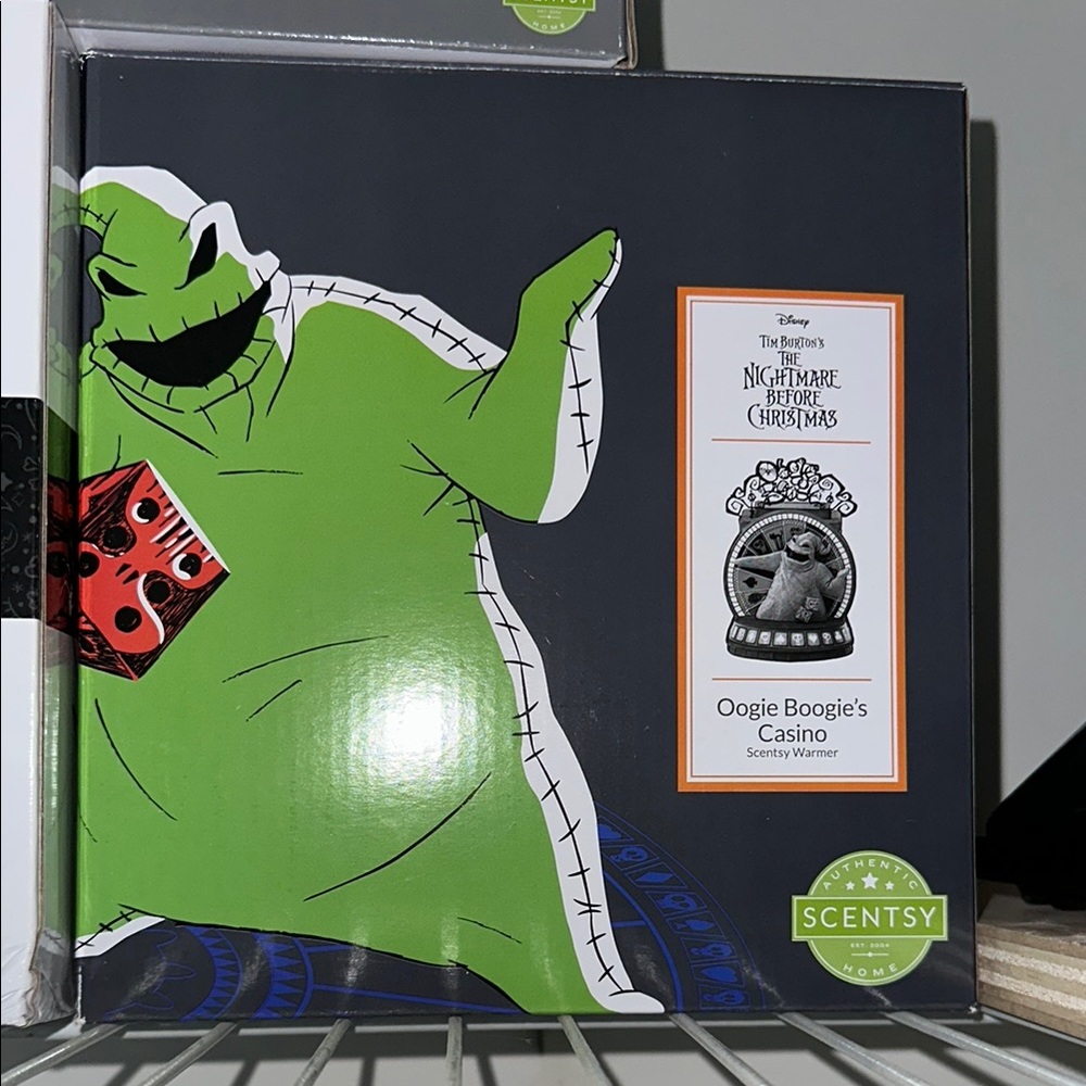 Scentsy Oogie Boogie Green and Black Warmer